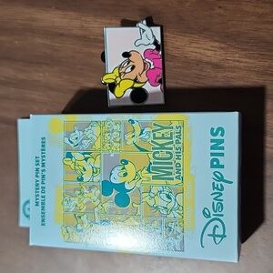 Minnie Mouse Pin from Mickey & His Pals Mystery Pin Set